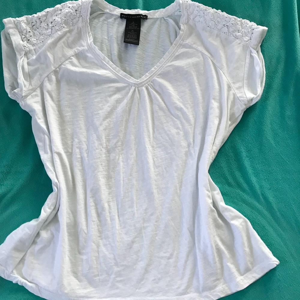 Crochet shoulder T-shirt
